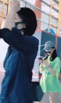 王菲女儿李嫣罕见露面